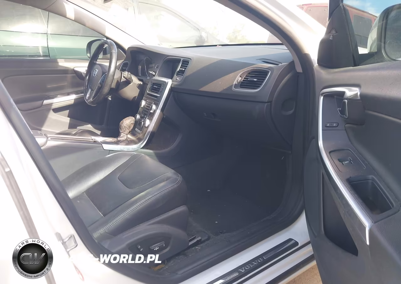 2015 Volvo V60 T5 Premier VIN:YV140MEK3F1242684 - 5