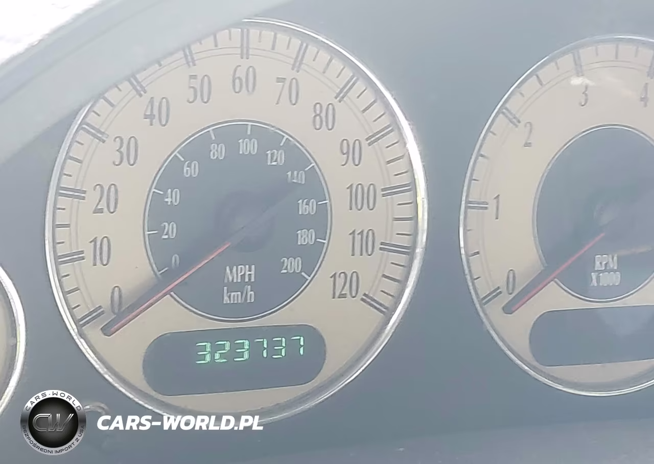 2001 Chrysler Town & Country Limited VIN:2C8GP64L61R240449 - 7