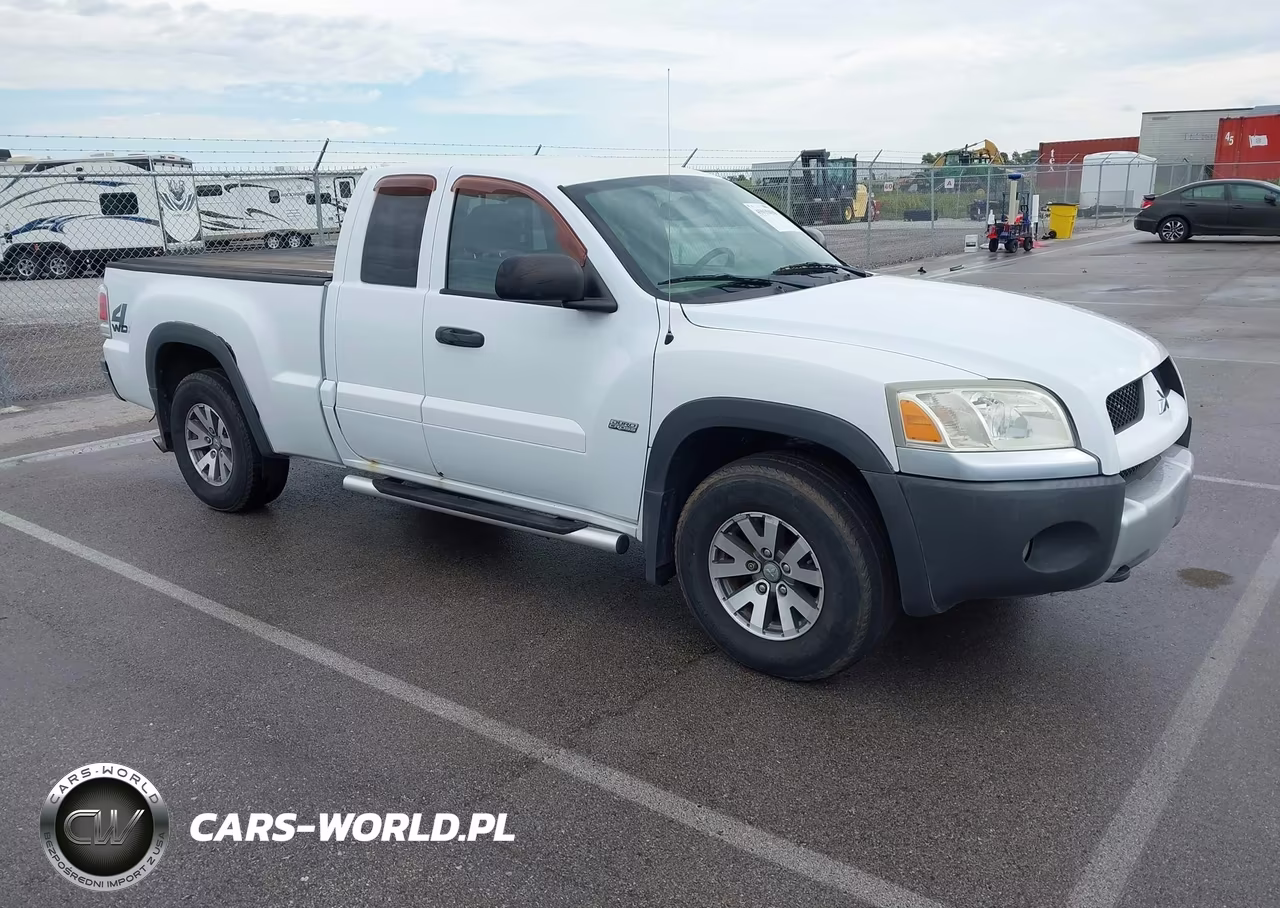 2006 Mitsubishi Raider Duro Cross V8