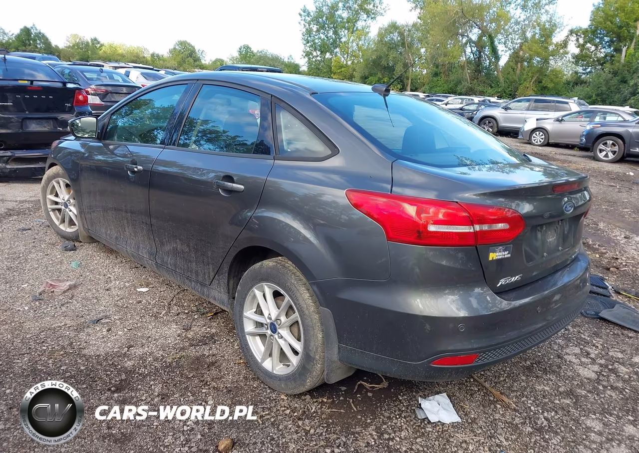 2015 Ford Focus Se VIN:1FADP3F29FL352062 - 3