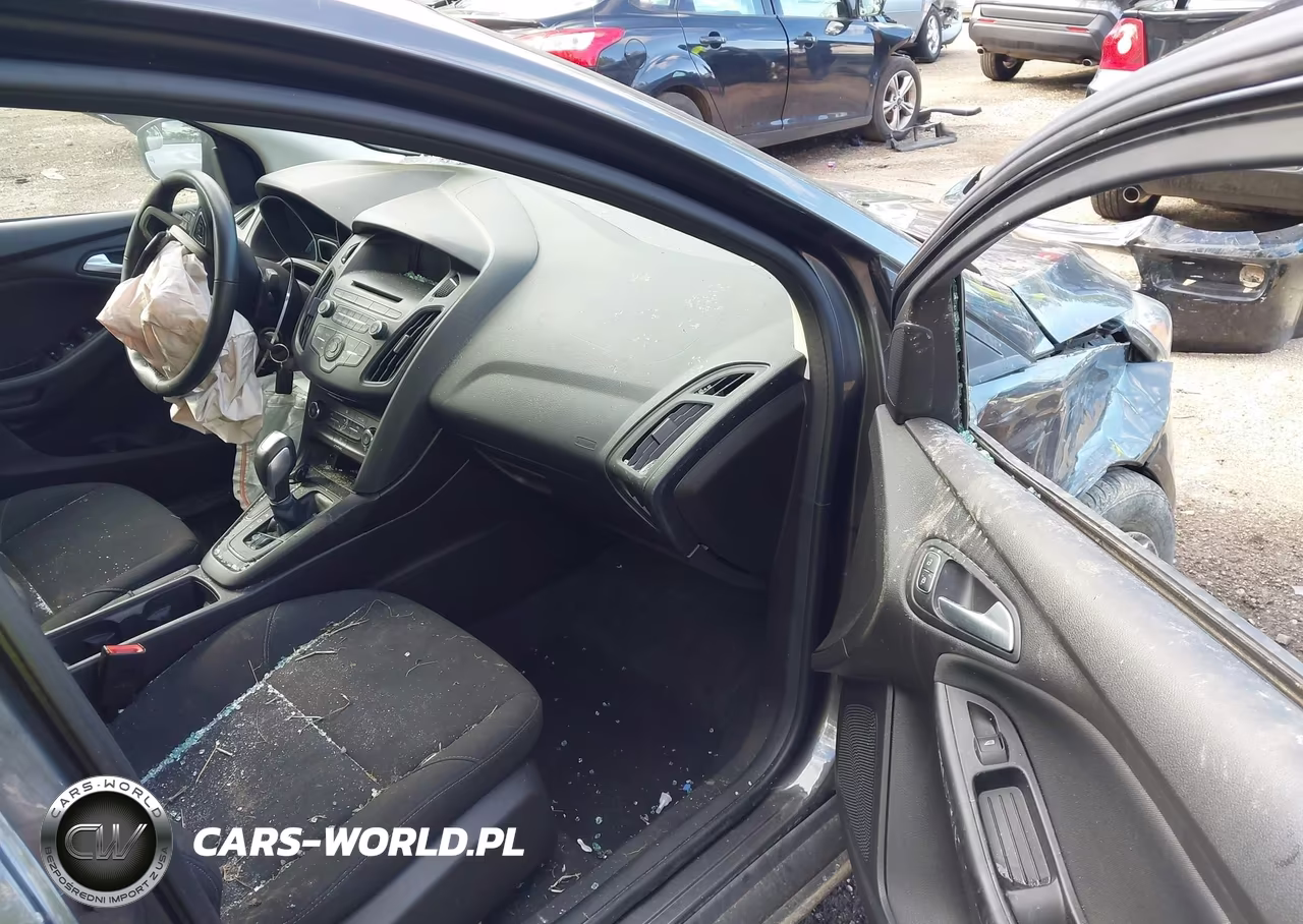 2015 Ford Focus Se VIN:1FADP3F29FL352062 - 5
