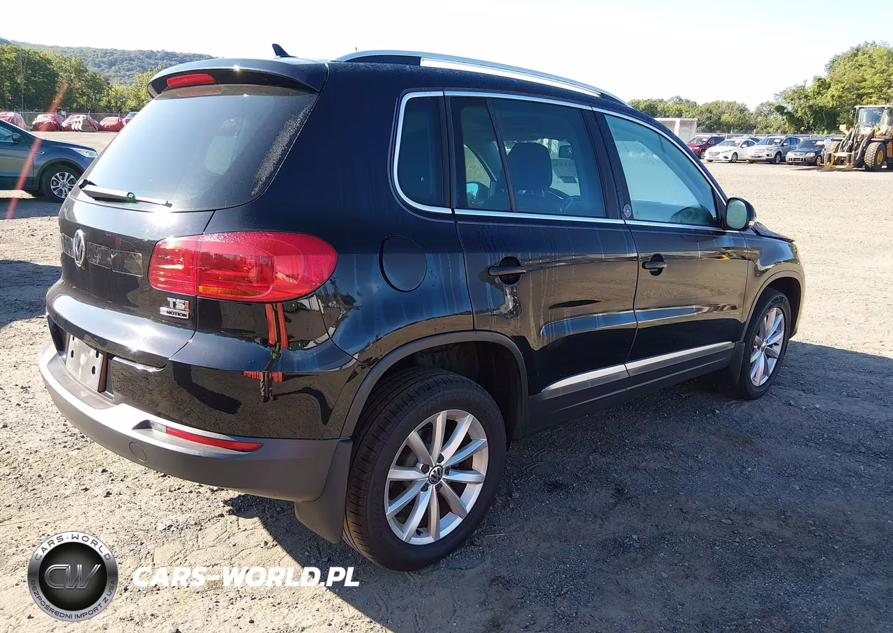 2017 Volkswagen Tiguan 2.0T Wolfsburg Edition VIN:WVGSV7AX1HK002933 - 4