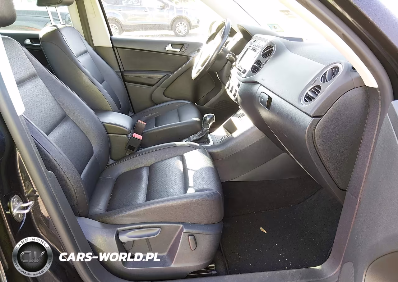 2017 Volkswagen Tiguan 2.0T Wolfsburg Edition VIN:WVGSV7AX1HK002933 - 5