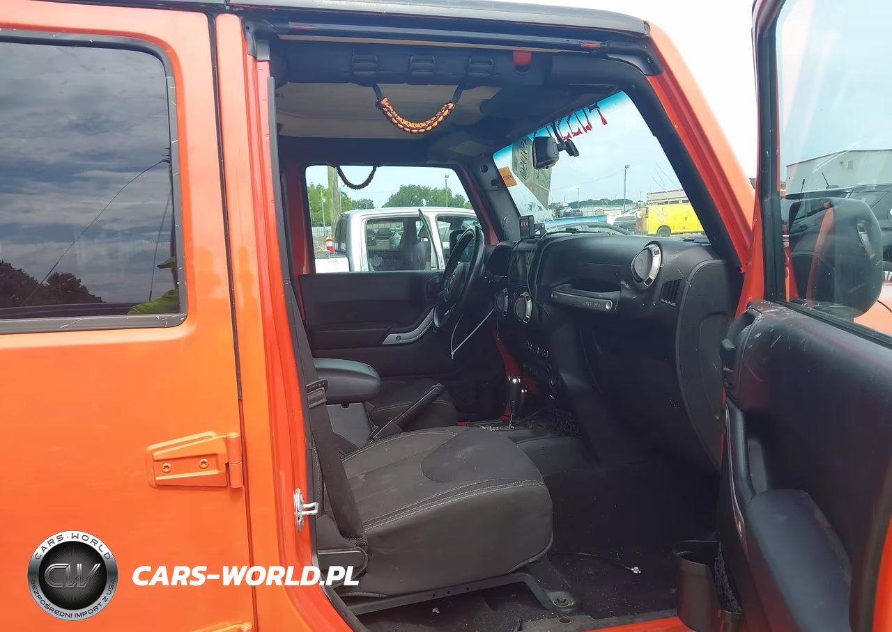 2015 Jeep Wrangler Unlimited Sahara VIN:1C4BJWEG5FL678118 - 5