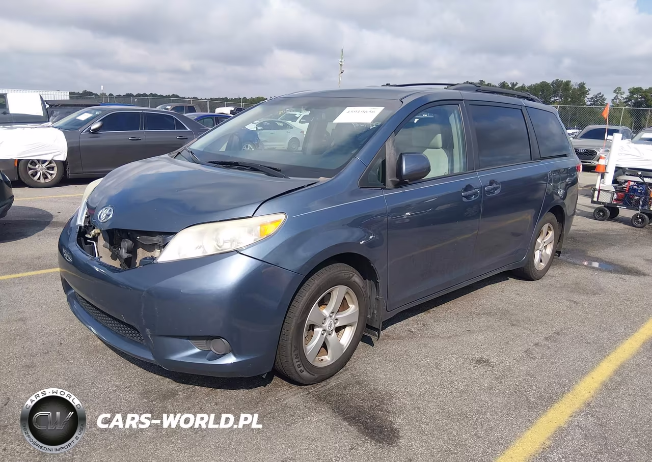 2013 Toyota Sienna Le V6 8 Passenger VIN:5TDKK3DC9DS355888 - 2