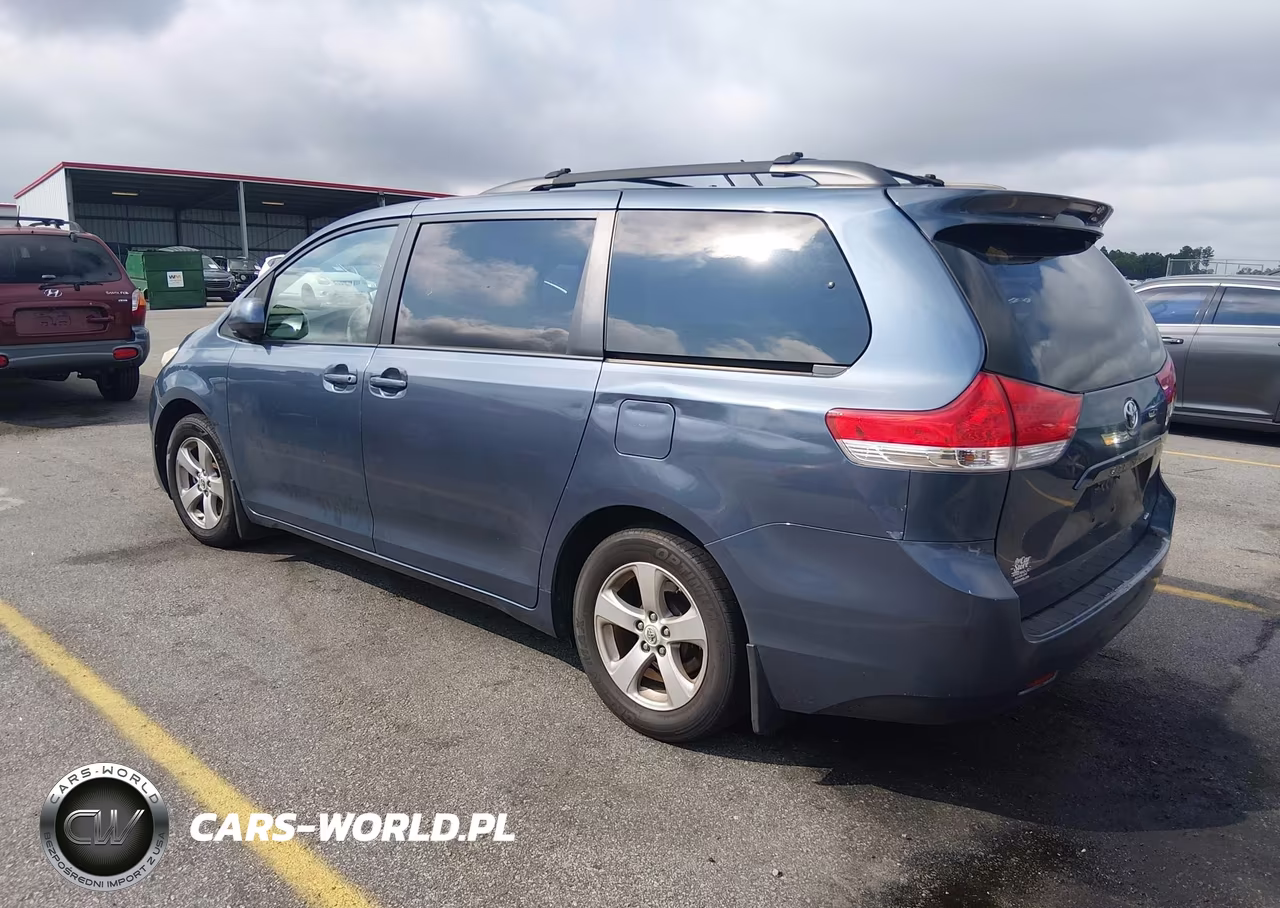 2013 Toyota Sienna Le V6 8 Passenger VIN:5TDKK3DC9DS355888 - 3