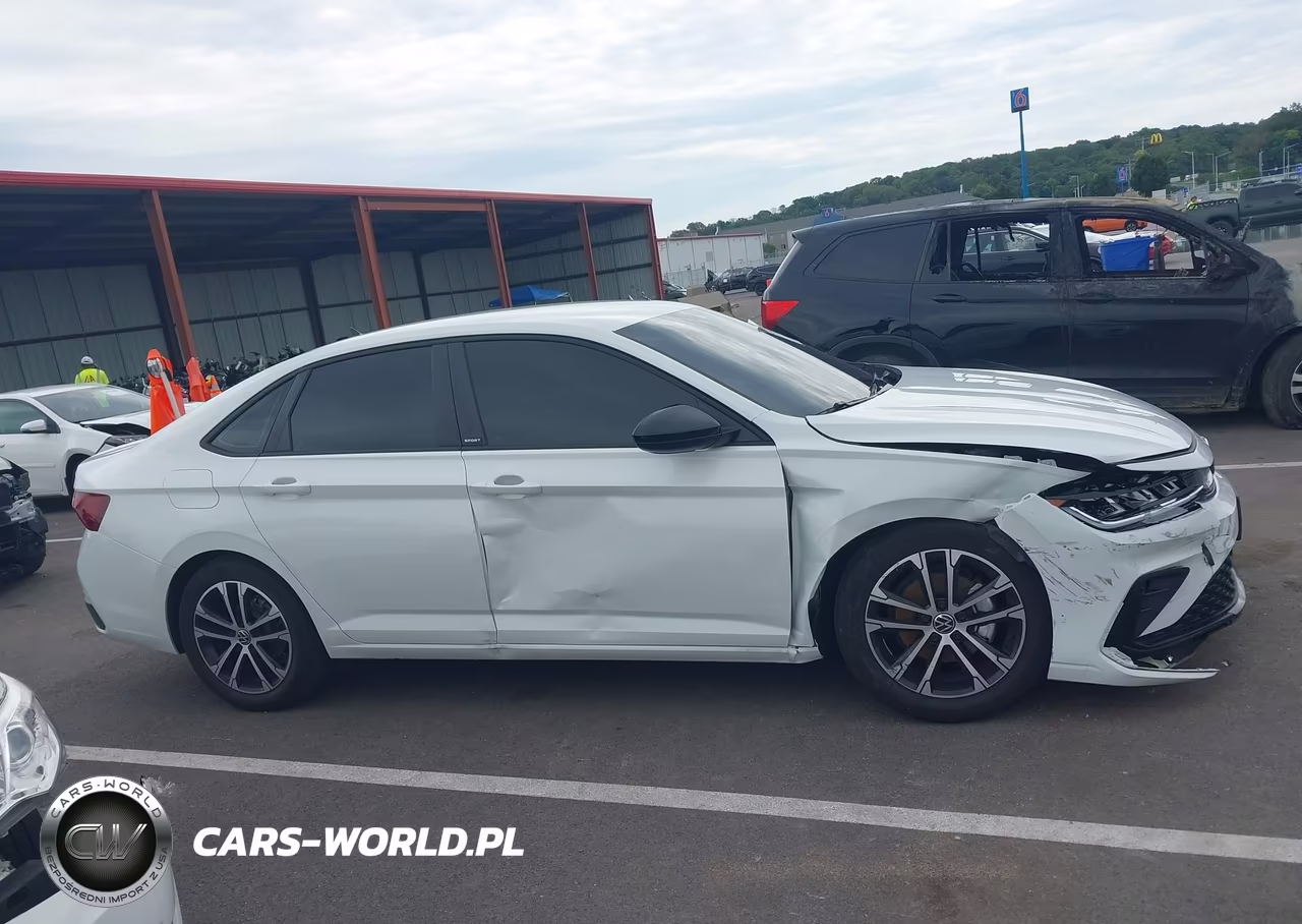2025 Volkswagen Jetta 1.5T Sport VIN:3VWBX7BU8SM051241 - 13