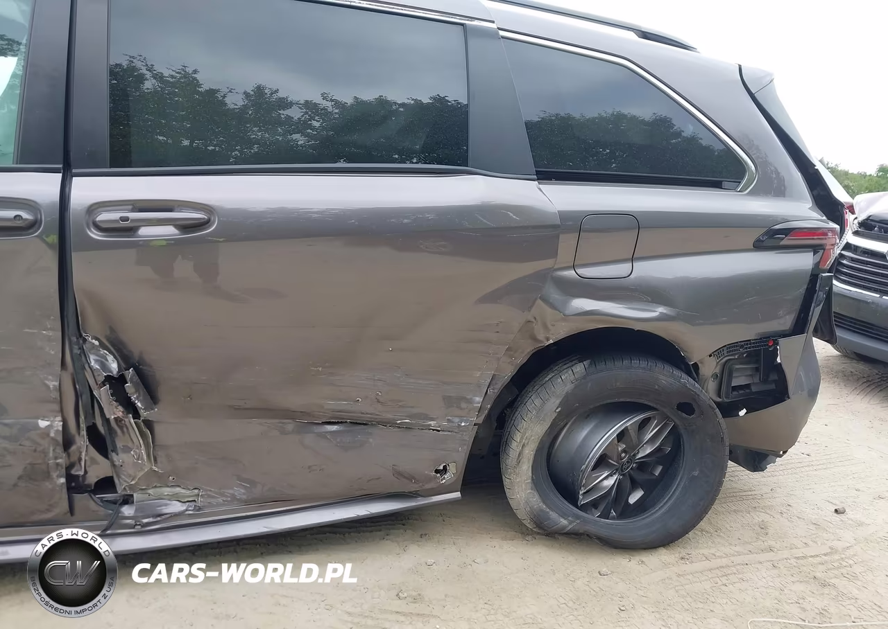 2023 Toyota Sienna Le VIN:5TDKSKFC8PS087413 - 18