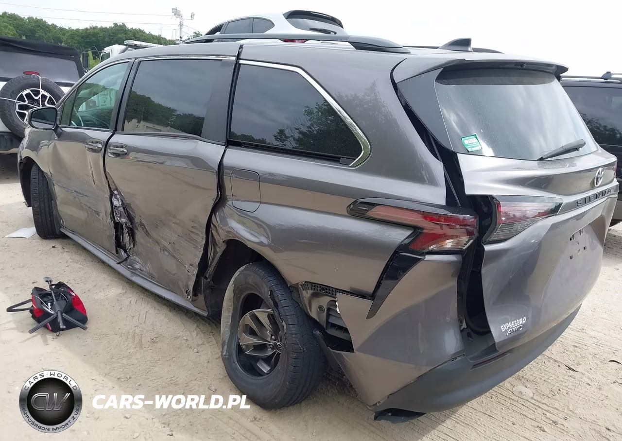 2023 Toyota Sienna Le VIN:5TDKSKFC8PS087413 - 3