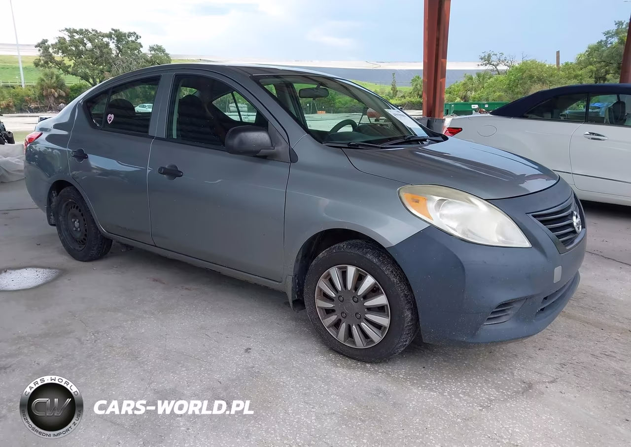 2014 Nissan Versa 1.6 S+ – zdjęcie 1 z 11