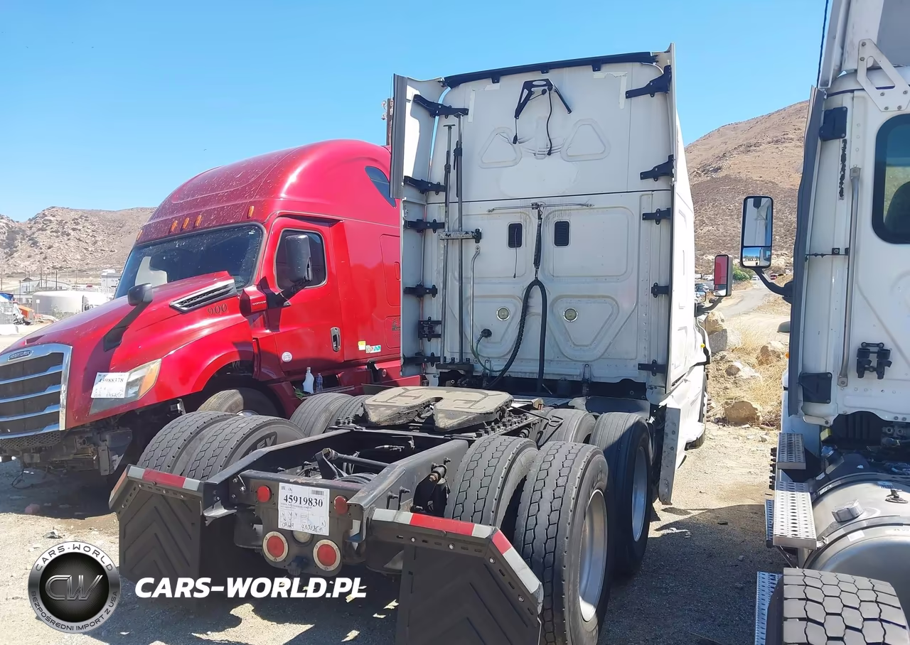 2014 Freightliner Cascadia 125 VIN:3AKJGLD50ESFK2883 - 4