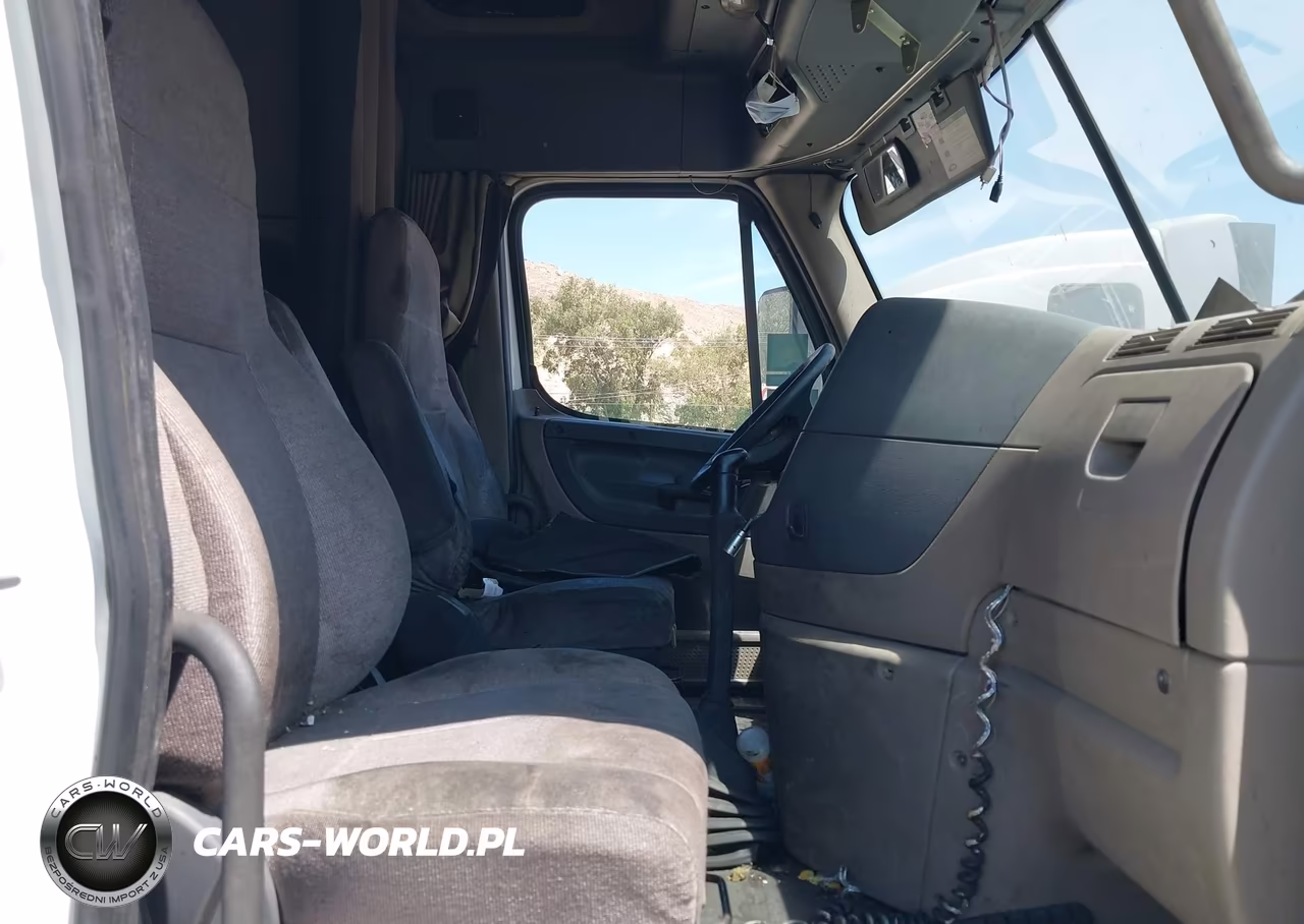 2014 Freightliner Cascadia 125 VIN:3AKJGLD50ESFK2883 - 7