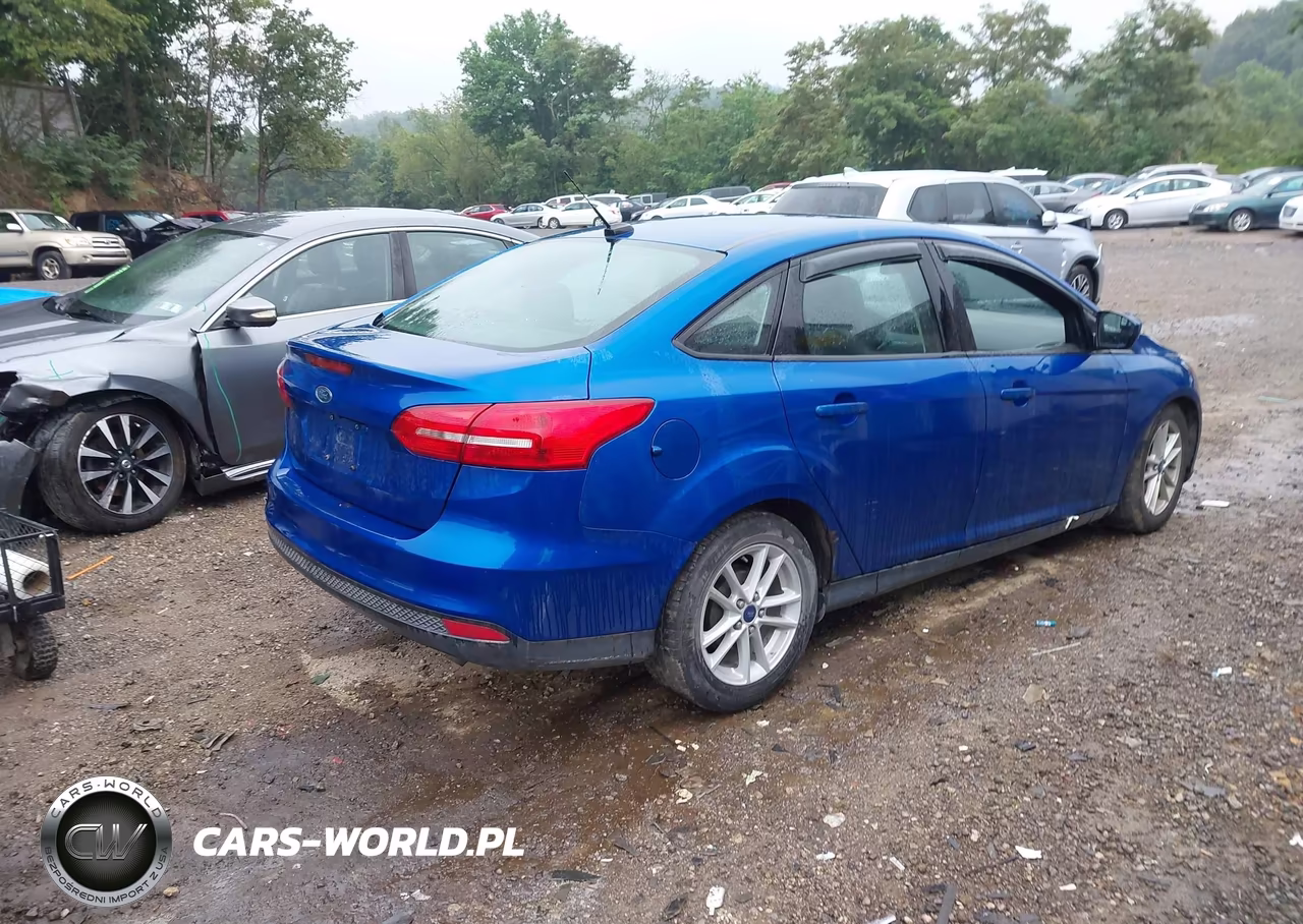 2018 Ford Focus Se VIN:1FADP3F27JL285938 - 4