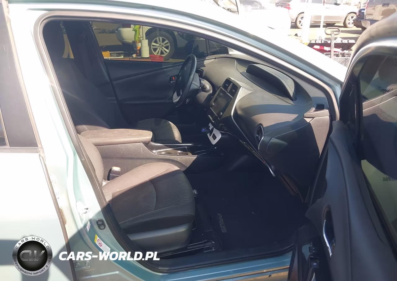 2017 Toyota Prius Three VIN:JTDKARFUXH3050922 - 5