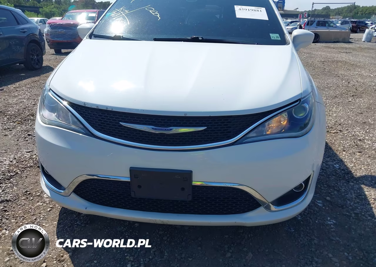2020 Chrysler Pacifica Touring L VIN:2C4RC1BG8LR106401 - 12