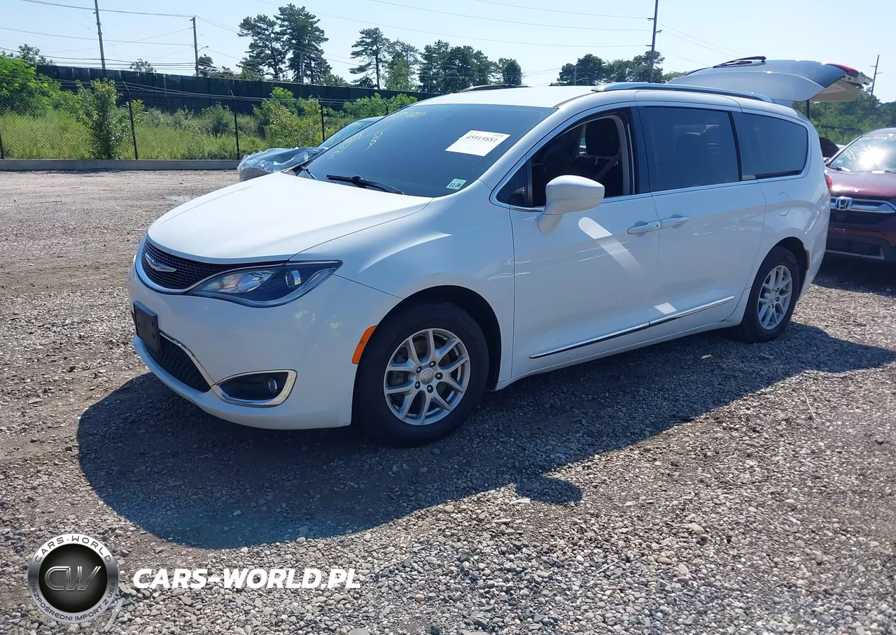 2020 Chrysler Pacifica Touring L VIN:2C4RC1BG8LR106401 - 2