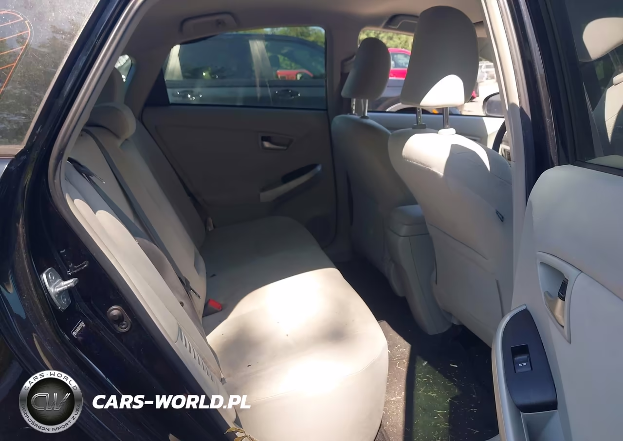 2012 Toyota Prius Two VIN:JTDKN3DU1C5437764 - 8