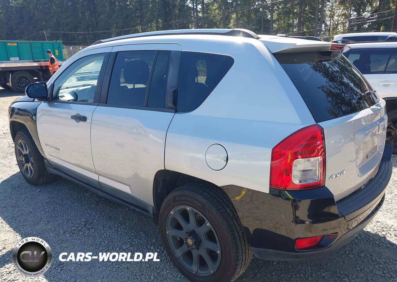 2011 Jeep Compass VIN:1J4NF1FB8BD266620 - 3