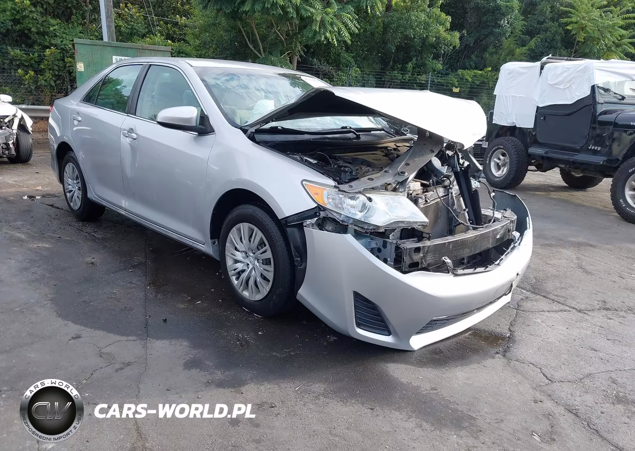 2014 Toyota Camry Le – zdjęcie 1 z 16