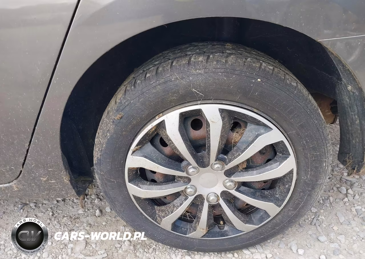 2018 Nissan Sentra S VIN:3N1AB7AP6JY240506 - 17