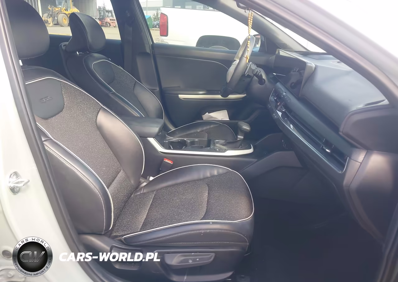 2025 Kia K4 Gt-Line VIN:3KPFW4DE2SE036031 - 5