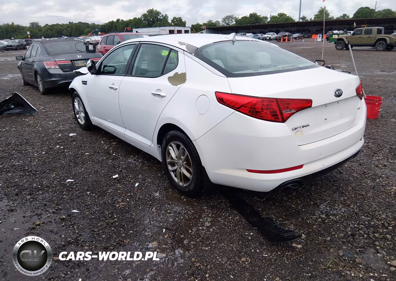 2013 Kia Optima Lx VIN:5XXGM4A77DG186341 - 3