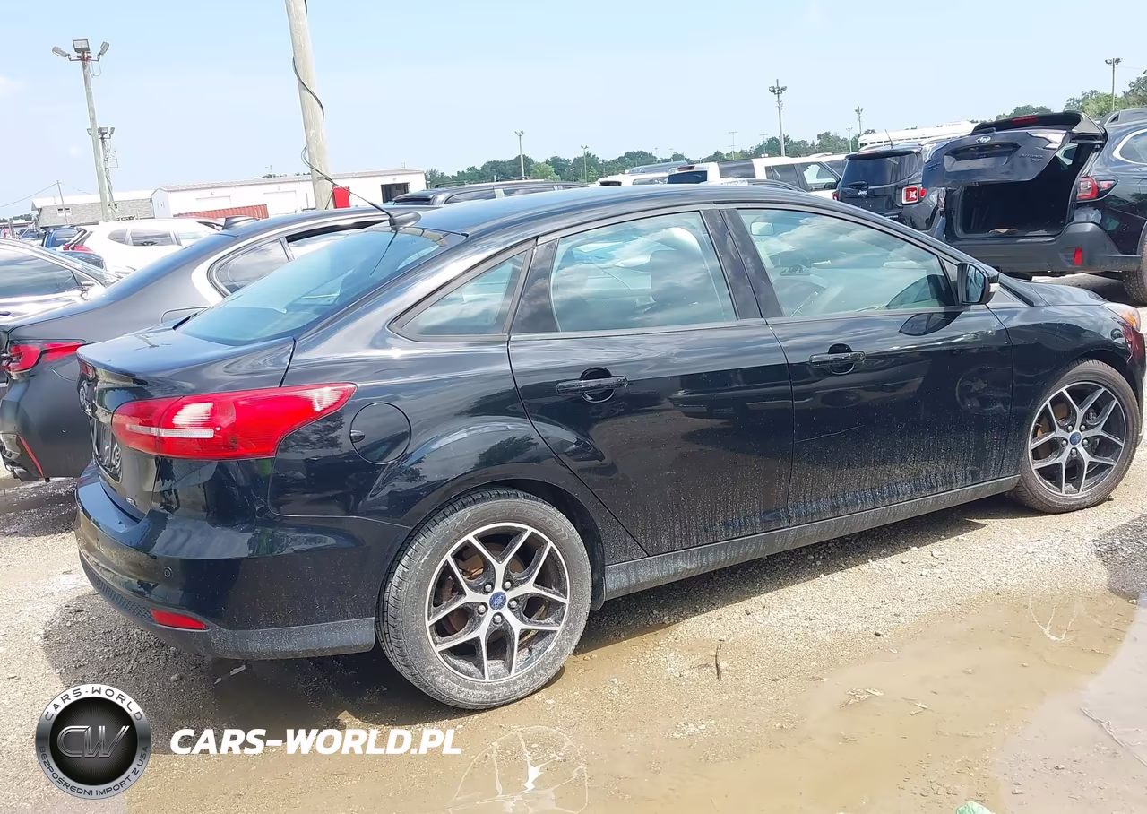 2017 Ford Focus Sel VIN:1FADP3H25HL317714 - 4