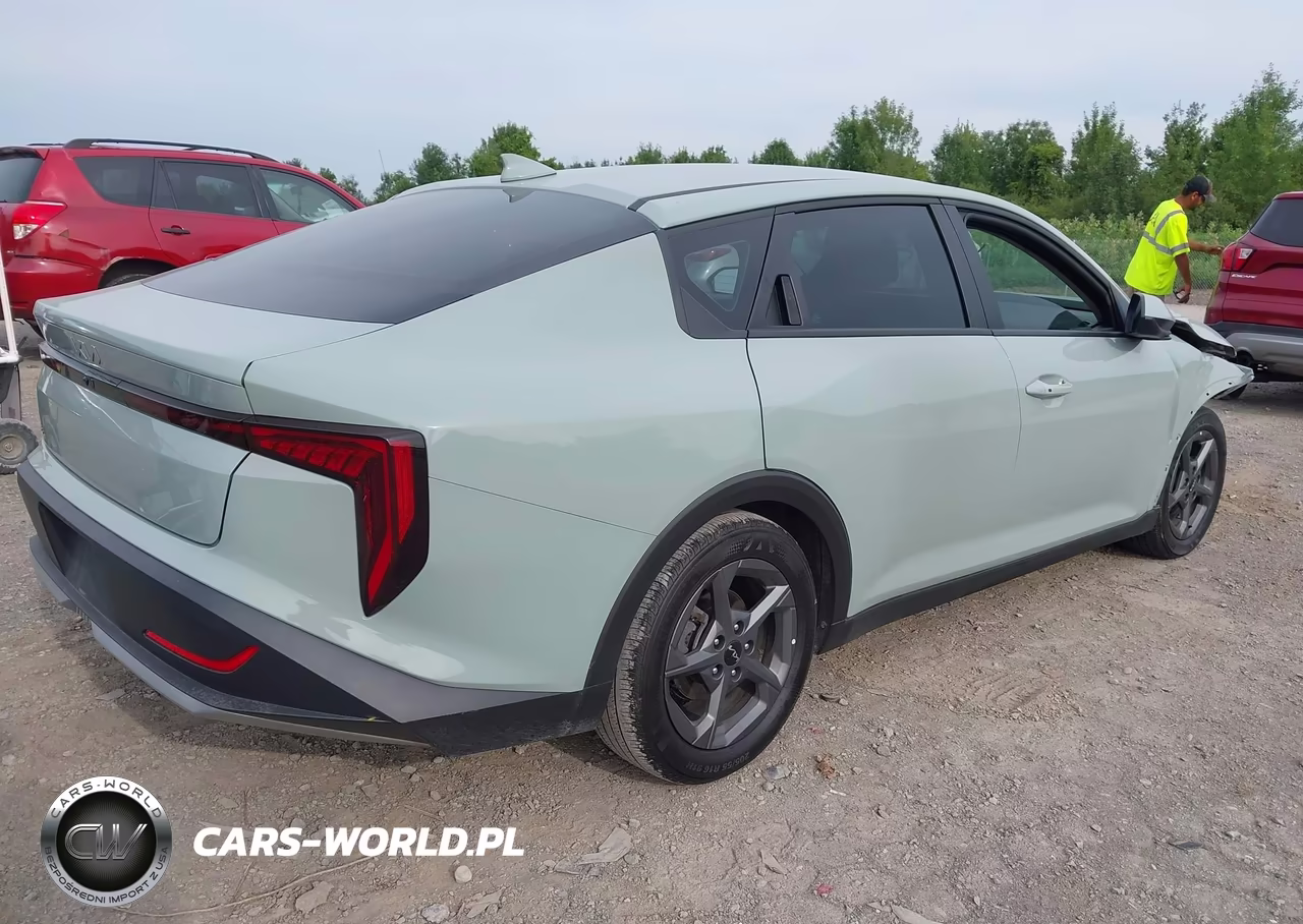2025 Kia K4 Lxs VIN:3KPFT4DE0SE032469 - 4