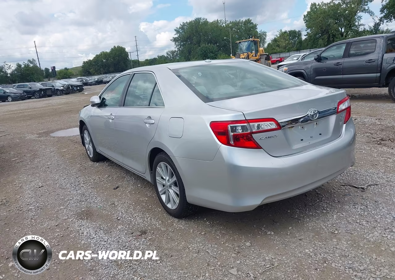 2014 Toyota Camry Xle VIN:4T4BF1FK6ER403973 - 3