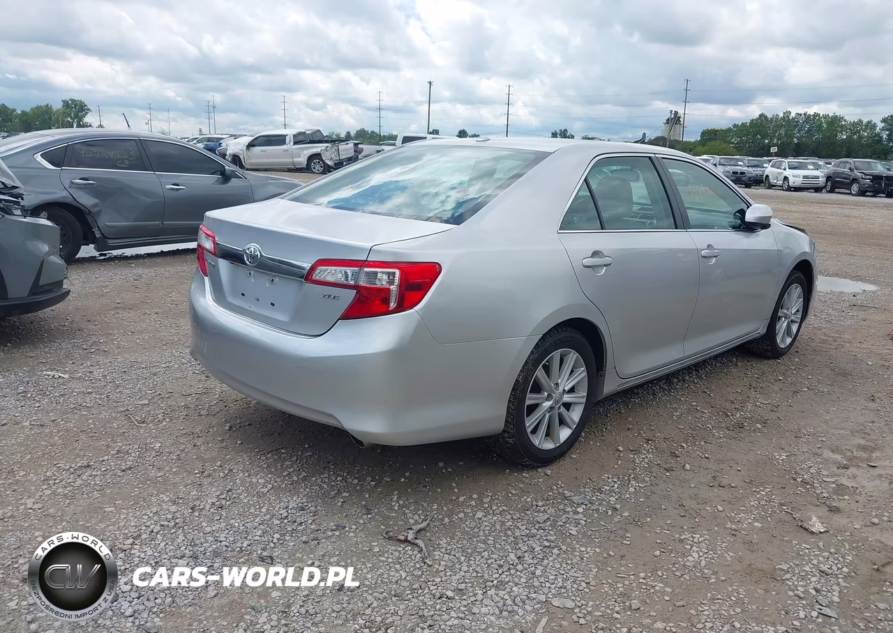 2014 Toyota Camry Xle VIN:4T4BF1FK6ER403973 - 4