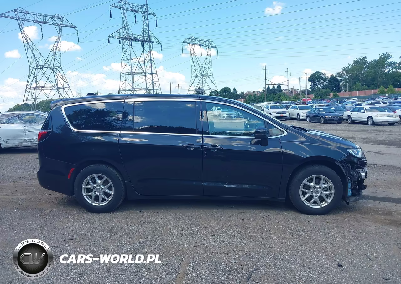 2023 Chrysler Pacifica Touring L VIN:2C4RC1BG1PR550564 - 13