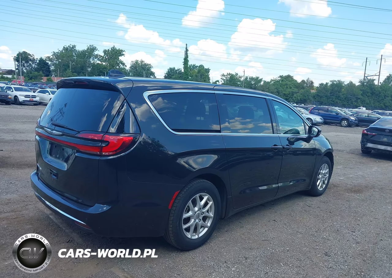 2023 Chrysler Pacifica Touring L VIN:2C4RC1BG1PR550564 - 4