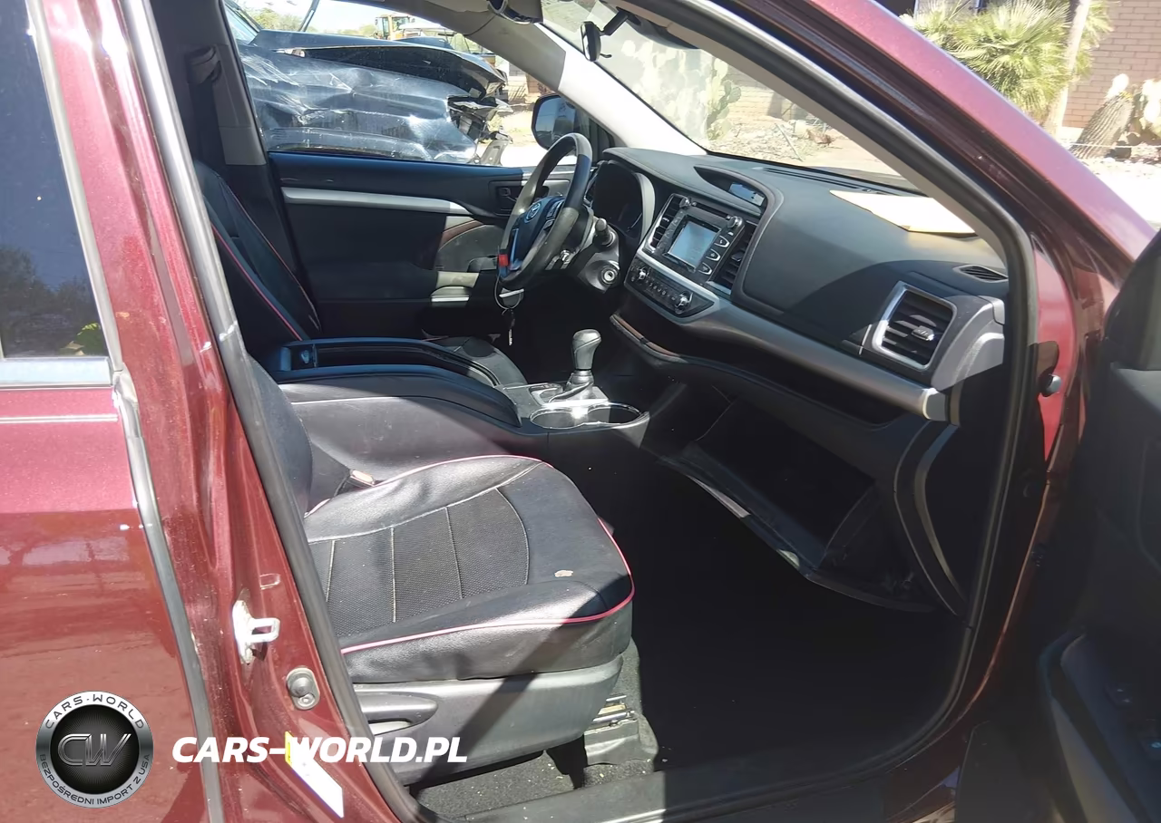 2019 Toyota Highlander Le VIN:5TDZZRFH6KS330529 - 5