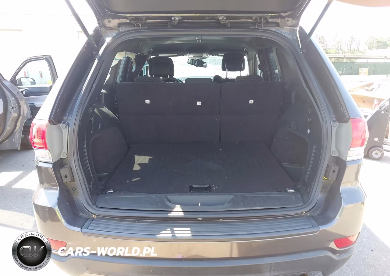 2016 Jeep Grand Cherokee Laredo VIN:1C4RJFAG4GC493743 - 18