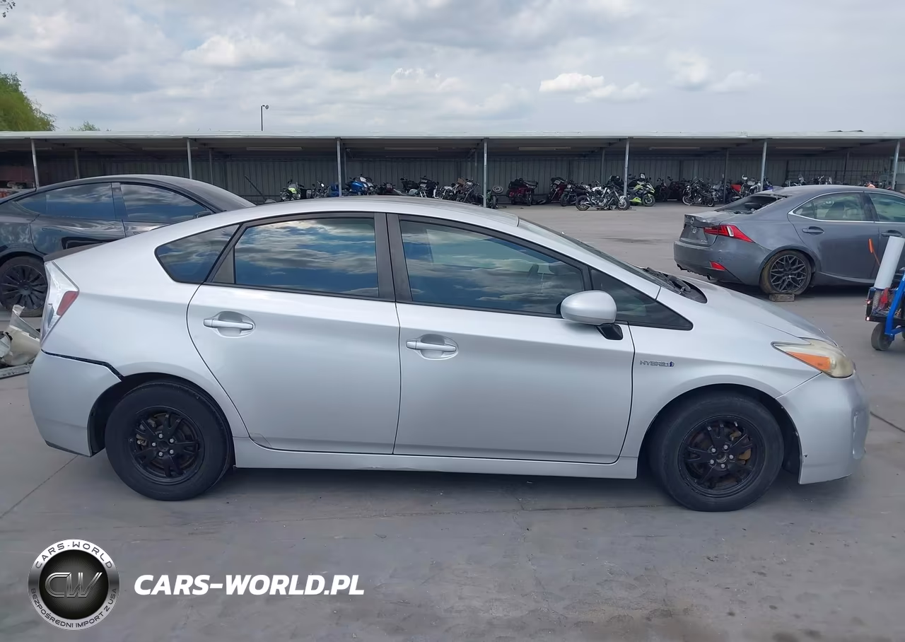 2013 Toyota Prius Two VIN:JTDKN3DU4D5541652 - 13