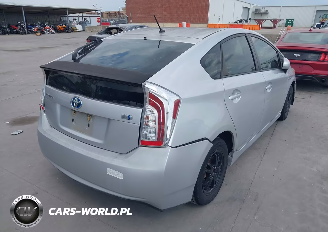 2013 Toyota Prius Two VIN:JTDKN3DU4D5541652 - 4