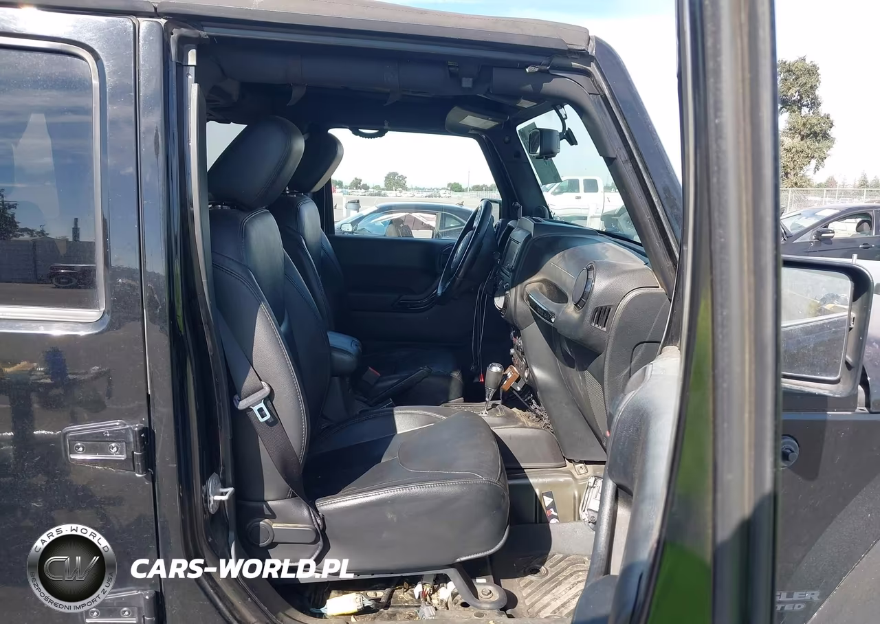2014 Jeep Wrangler Unlimited Altitude VIN:1C4BJWEG9EL324679 - 5