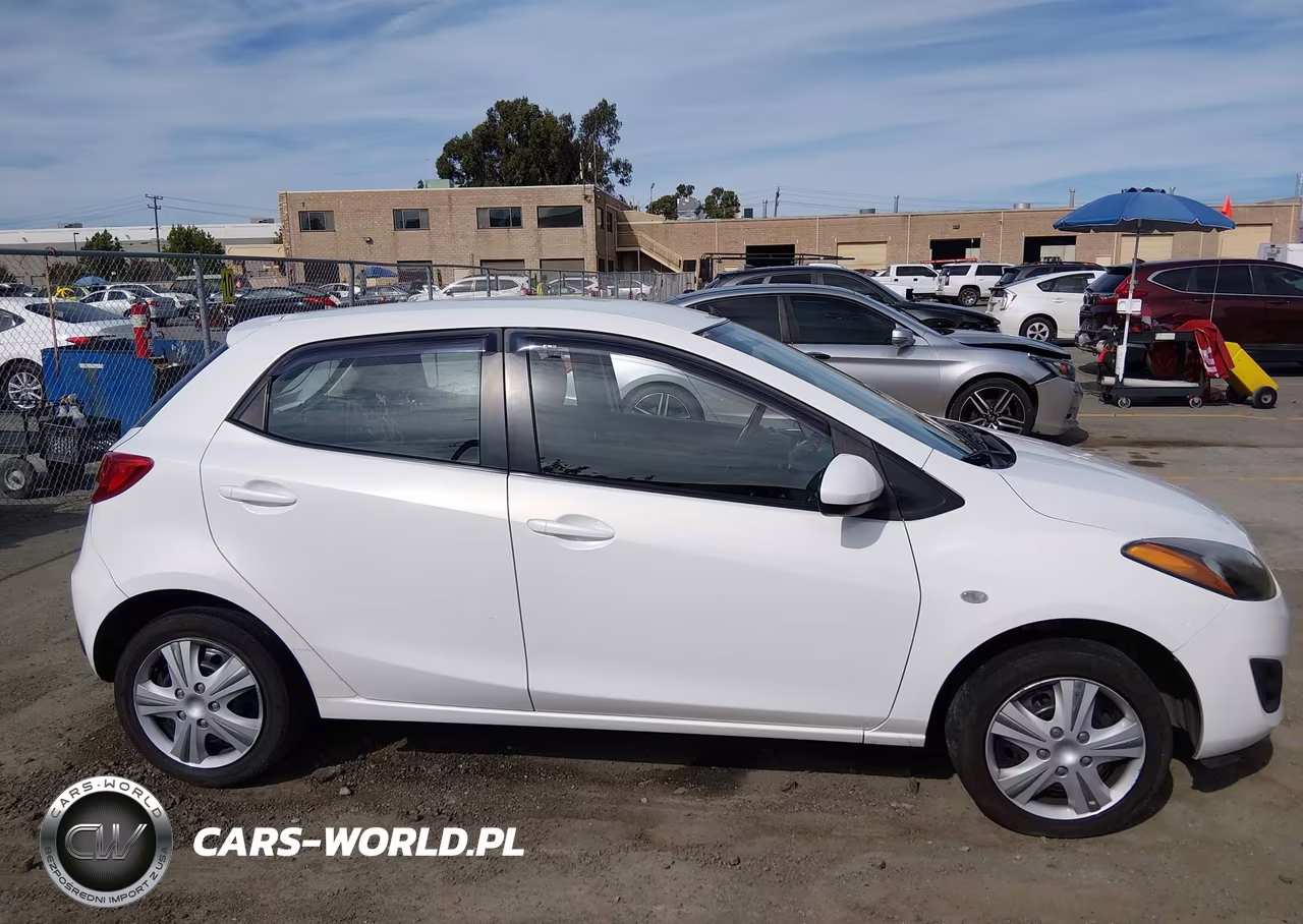 2013 Mazda Mazda2 Sport VIN:JM1DE1KZ9D0156709 - 13
