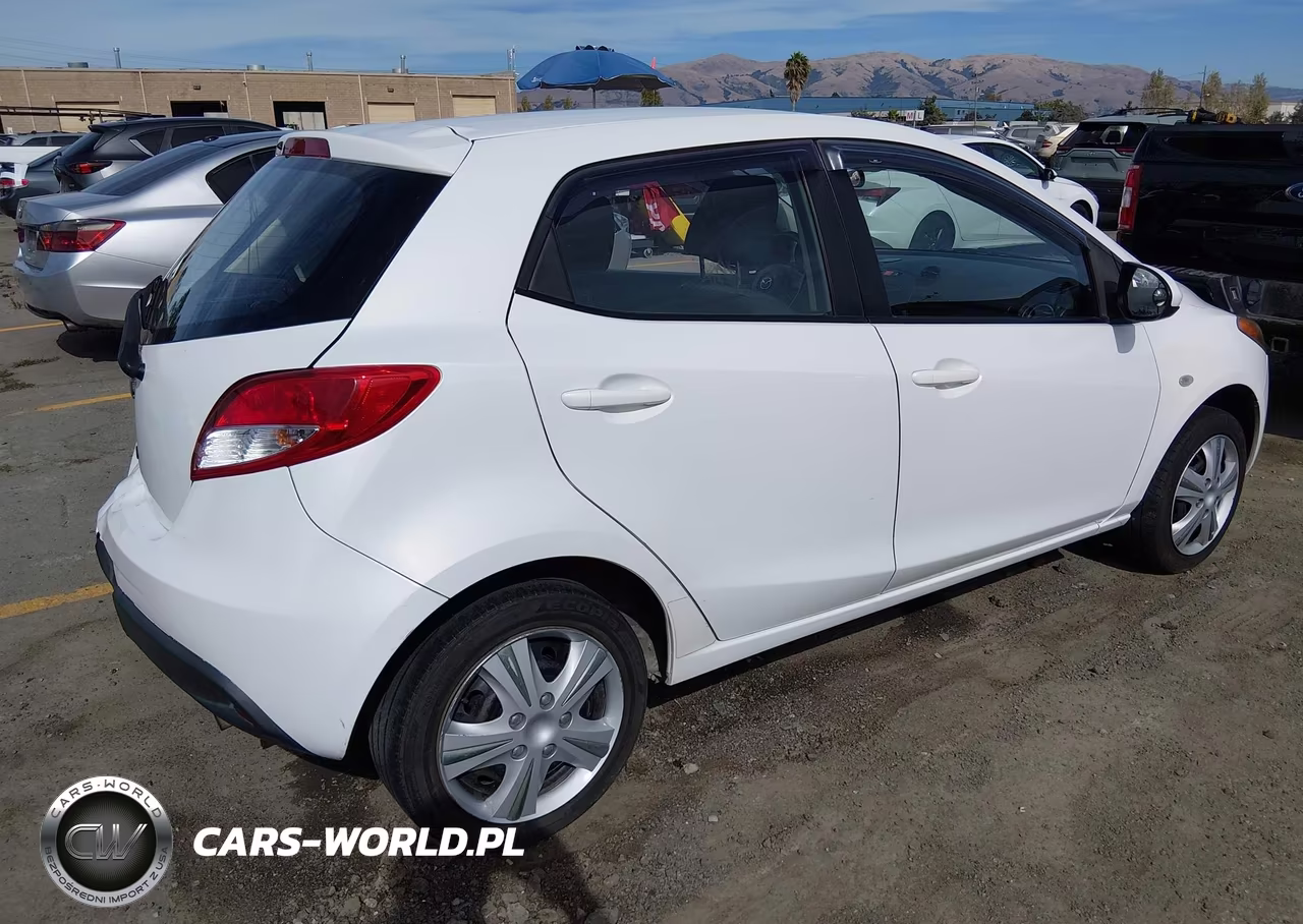 2013 Mazda Mazda2 Sport VIN:JM1DE1KZ9D0156709 - 4