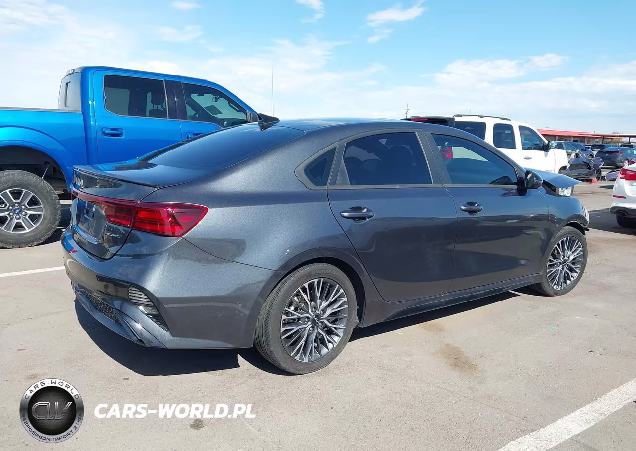 2023 Kia Forte Gt-Line VIN:3KPF54AD0PE663025 - 4