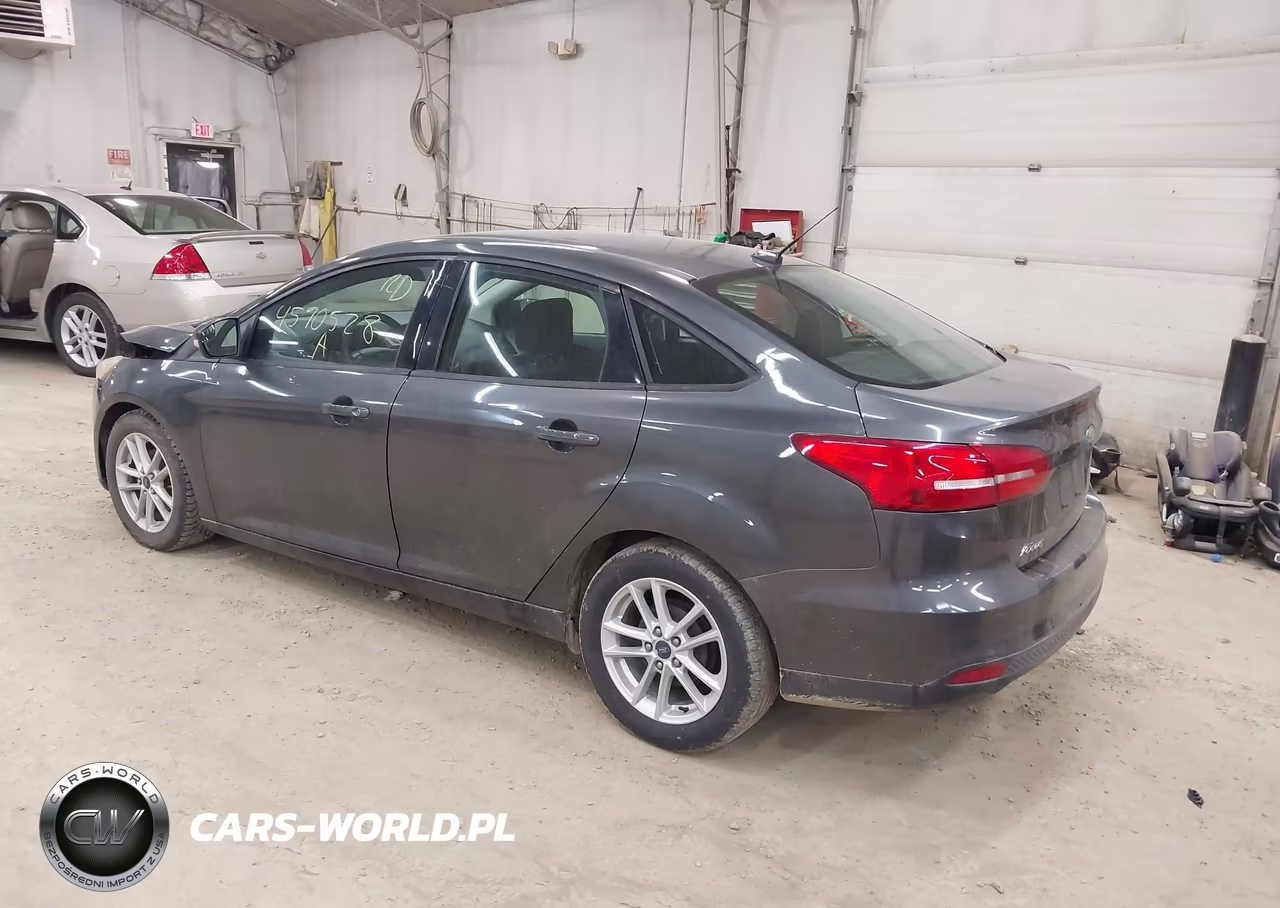 2017 Ford Focus Se VIN:1FADP3F20HL315453 - 3
