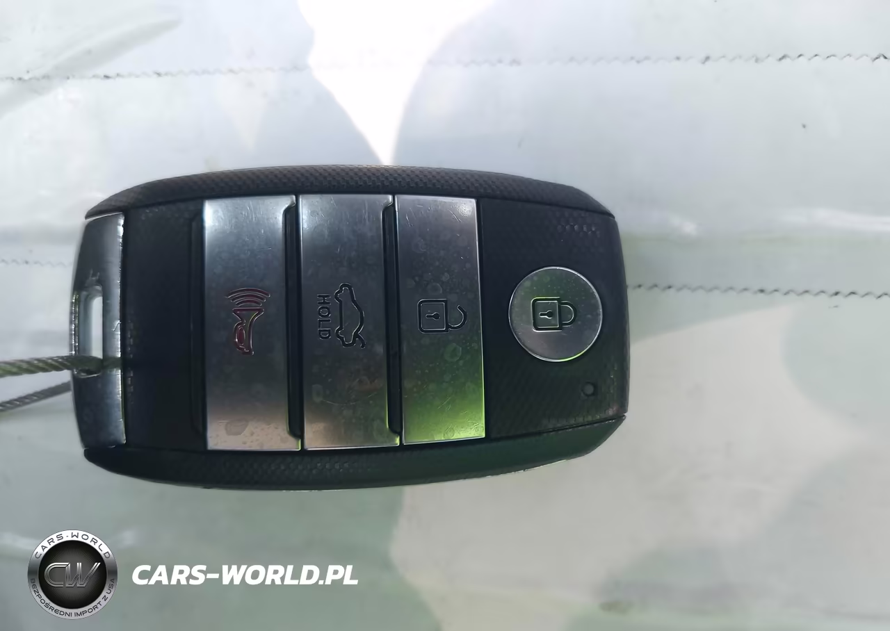 2020 Kia Optima S VIN:5XXGT4L32LG440646 - 11