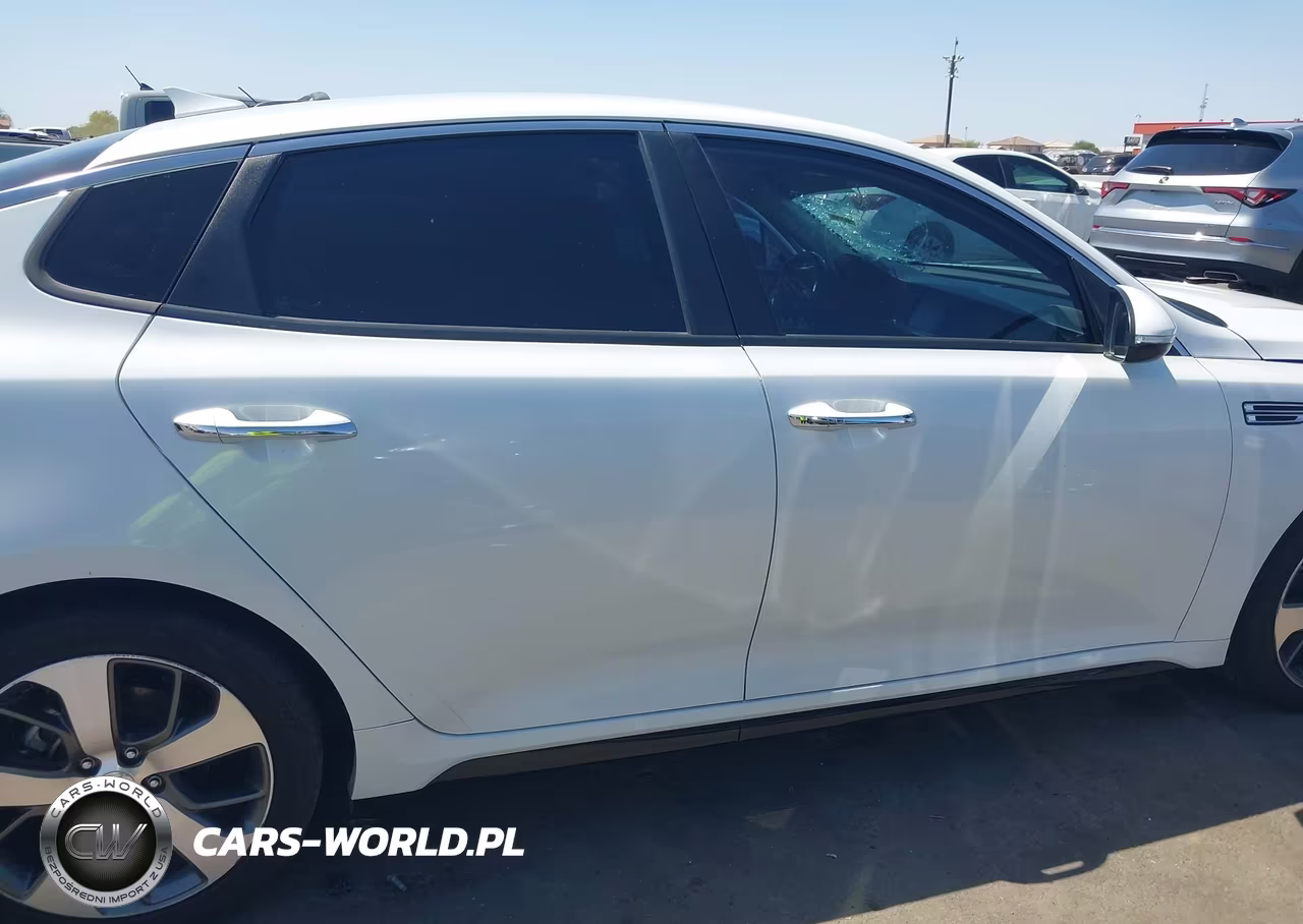 2020 Kia Optima S VIN:5XXGT4L32LG440646 - 14