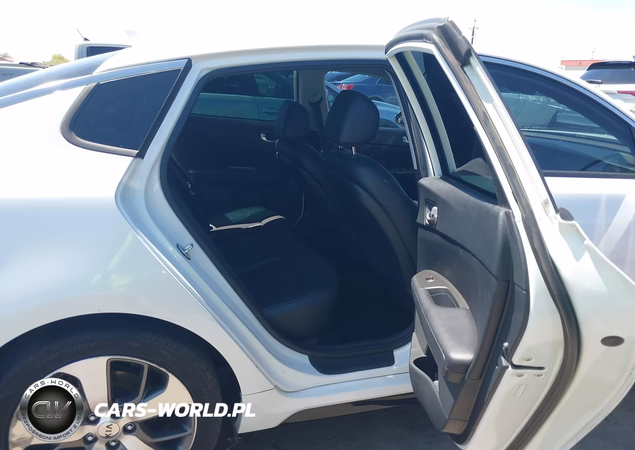 2020 Kia Optima S VIN:5XXGT4L32LG440646 - 8