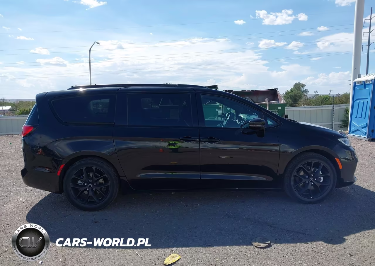 2025 Chrysler Pacifica Limited VIN:2C4RC1GG8SR537814 - 13