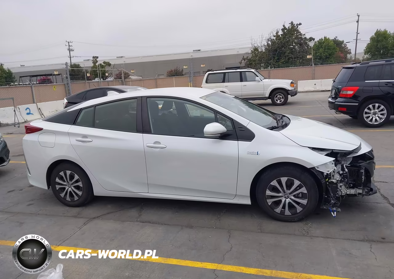 2021 Toyota Prius Prime Le VIN:JTDKAMFP4M3196305 - 14