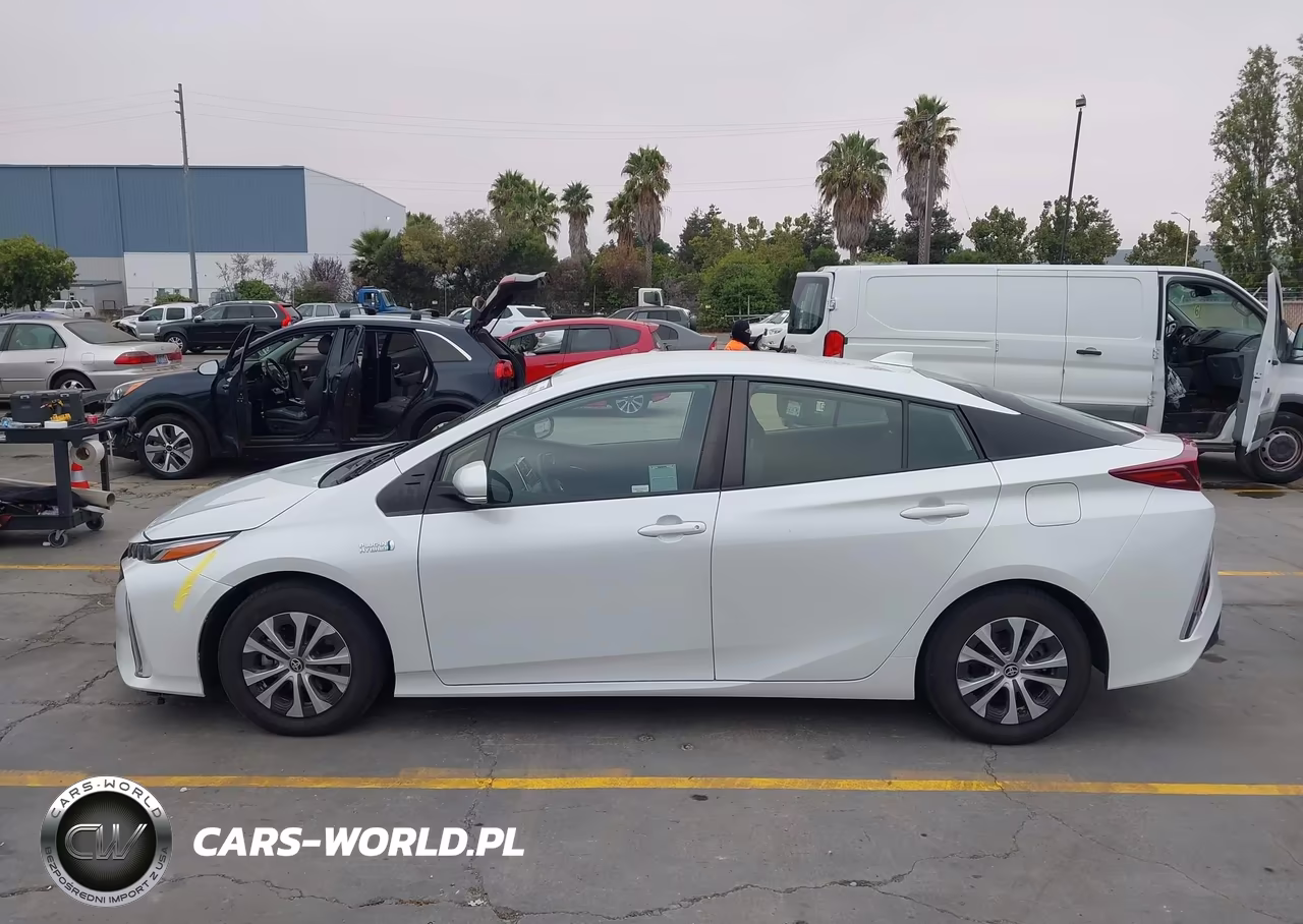 2021 Toyota Prius Prime Le VIN:JTDKAMFP4M3196305 - 15