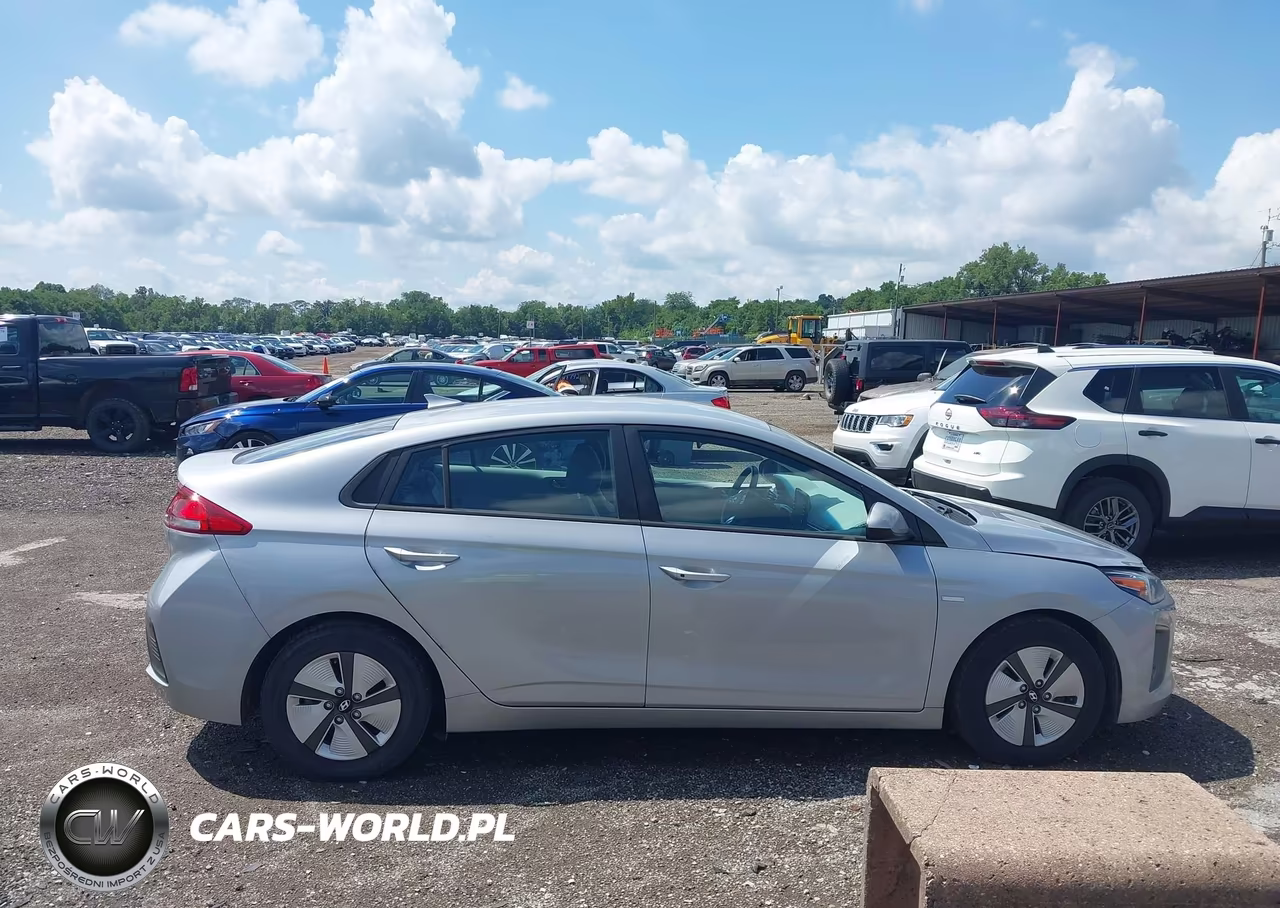2020 Hyundai Ioniq Hybrid Blue VIN:KMHC65LCXLU220348 - 14