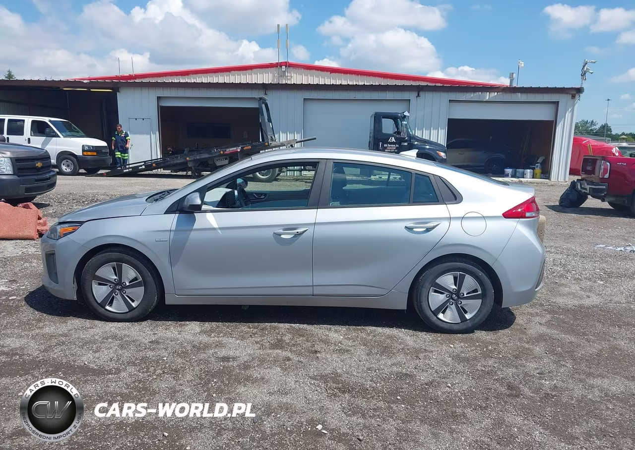 2020 Hyundai Ioniq Hybrid Blue VIN:KMHC65LCXLU220348 - 15