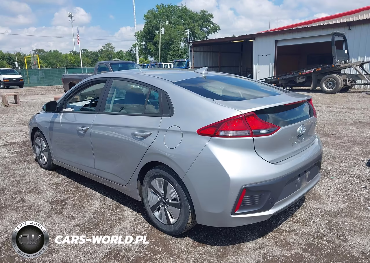 2020 Hyundai Ioniq Hybrid Blue VIN:KMHC65LCXLU220348 - 3